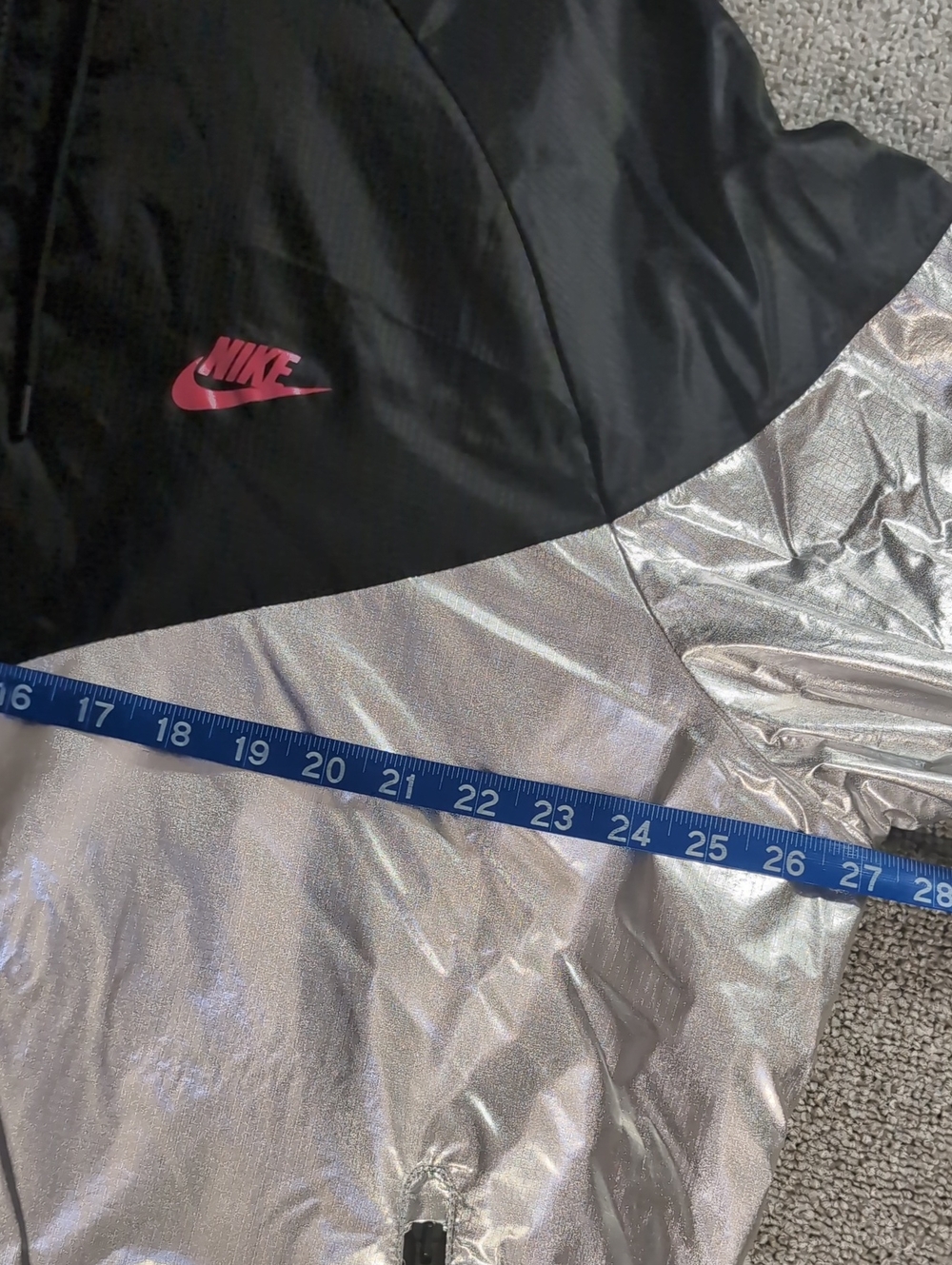 Nike Metallic Windrunner Jacket Size XXL Chrome & Black Reflective - Picture 13 of 14